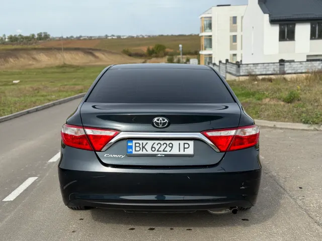 Toyota Camry - фото 2