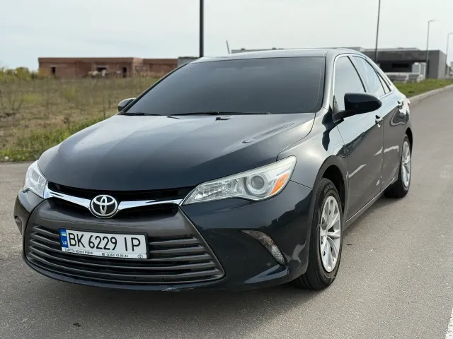 Toyota Camry - фото 1
