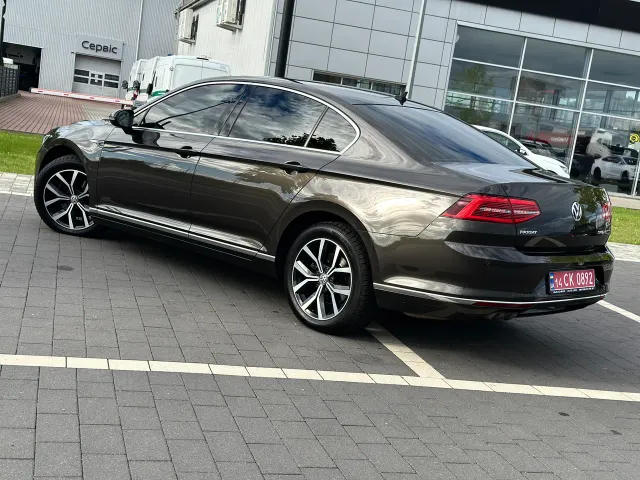 Volkswagen Passat - фото 2