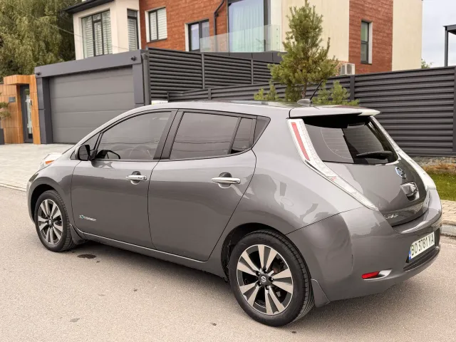 Nissan Leaf - фото 2