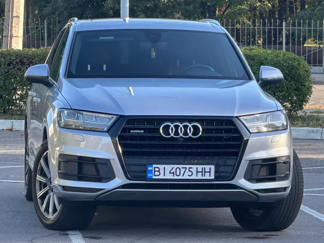 Audi Q7 - фото 1