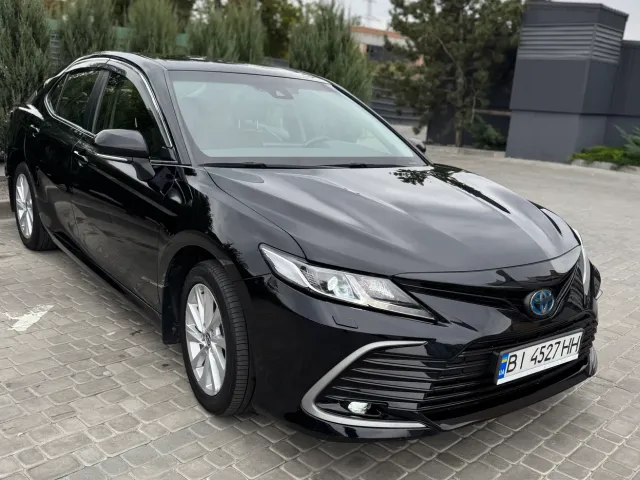 Toyota Camry - фото 3