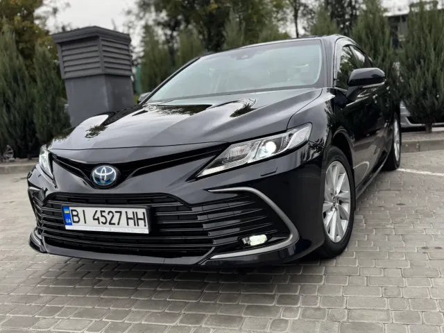 Toyota Camry - фото 2