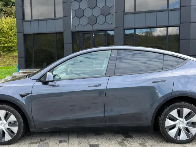 Tesla Model Y - фото 3