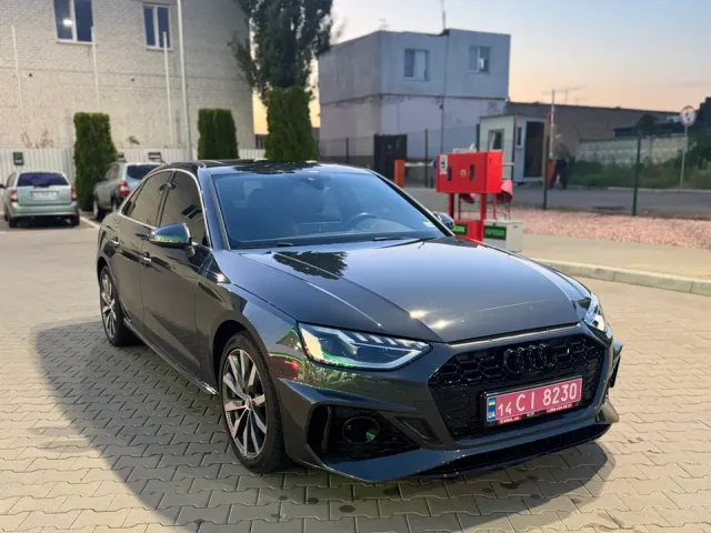 Audi A4 - фото 5
