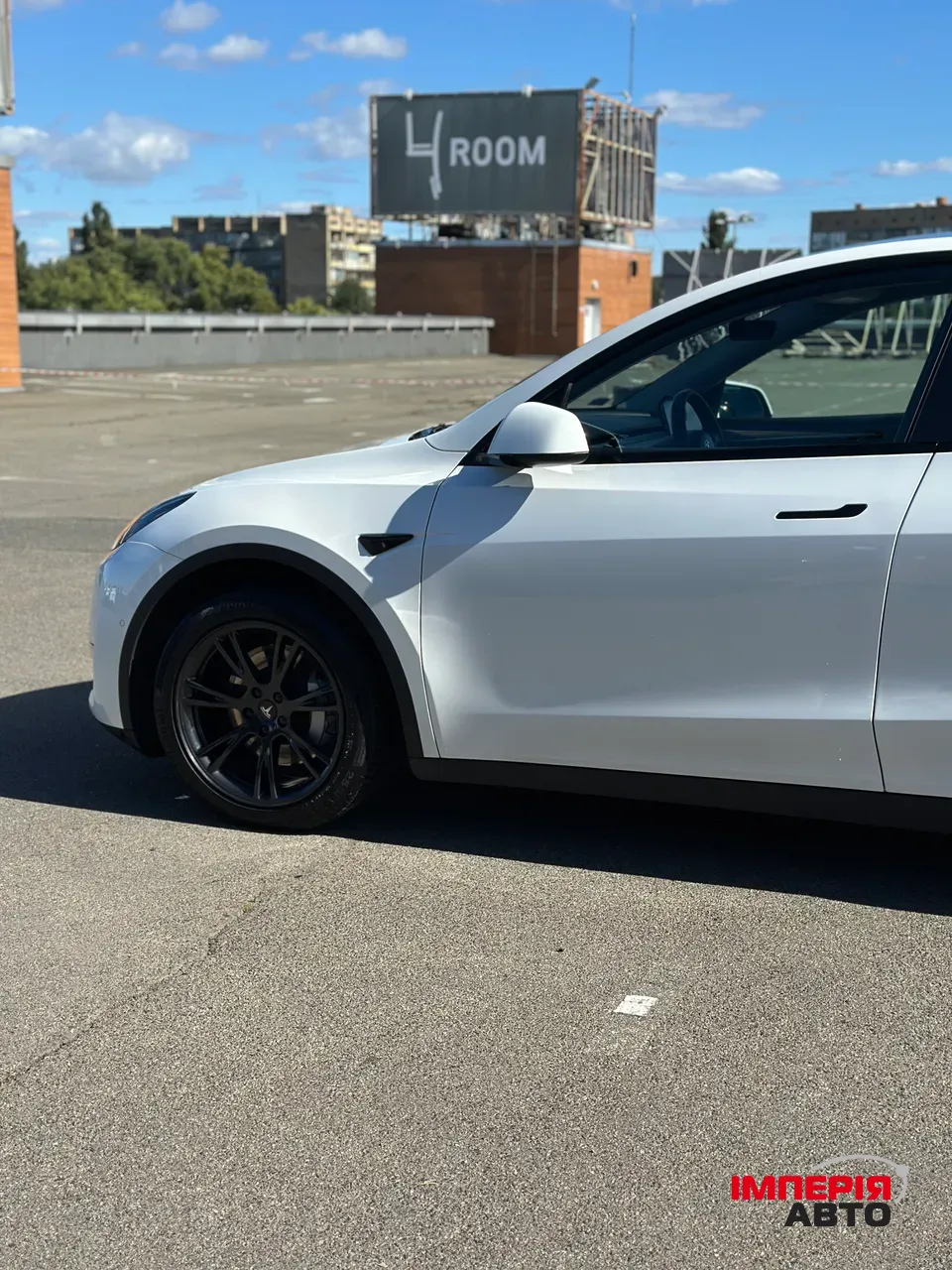 Tesla Model Y - фото 8