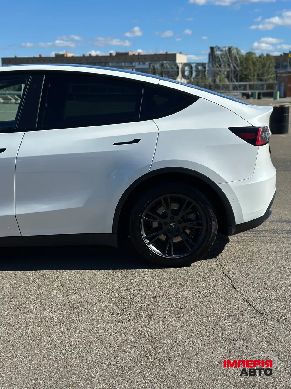 Tesla Model Y - фото 10
