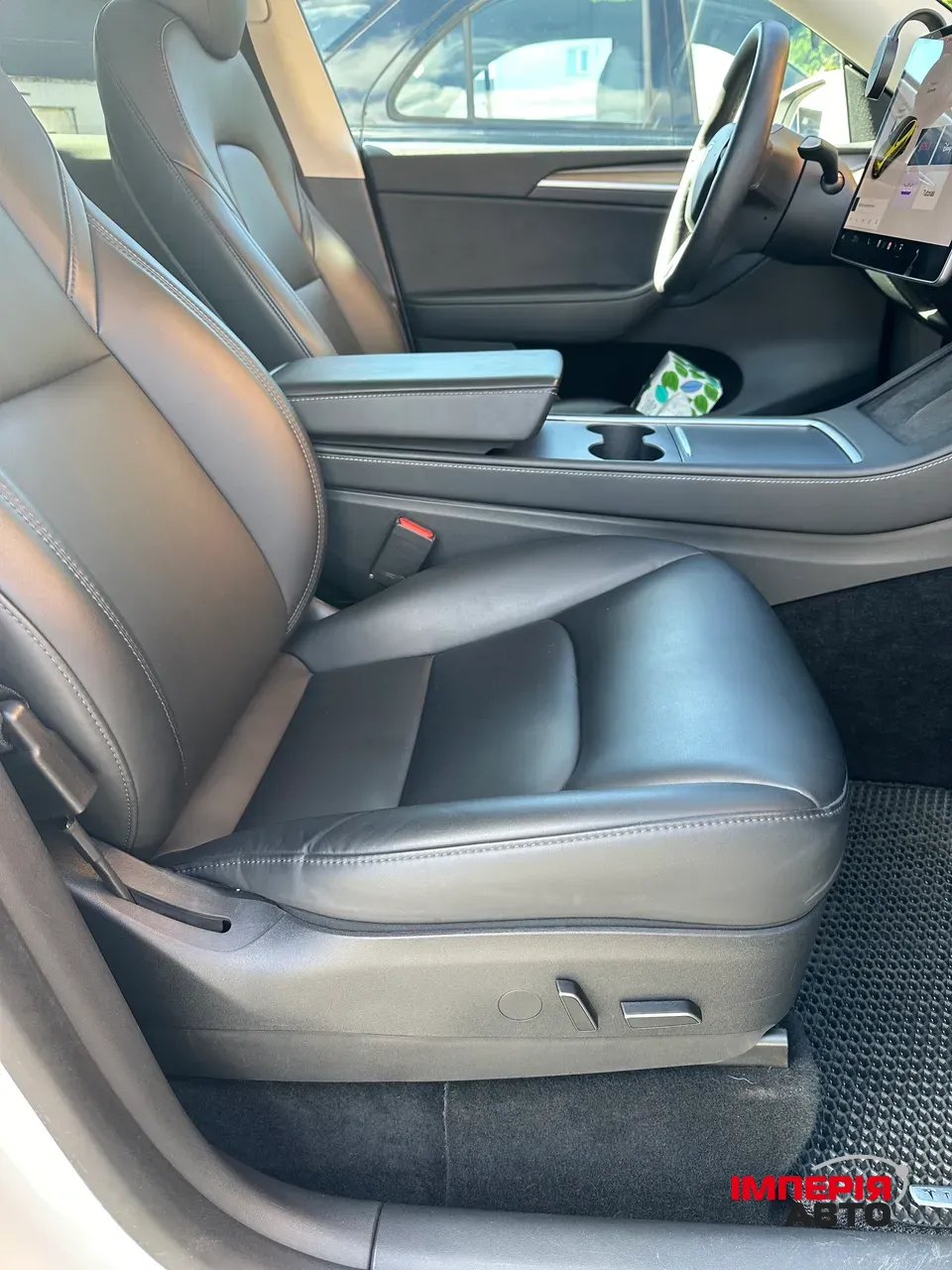 Tesla Model Y - фото 28