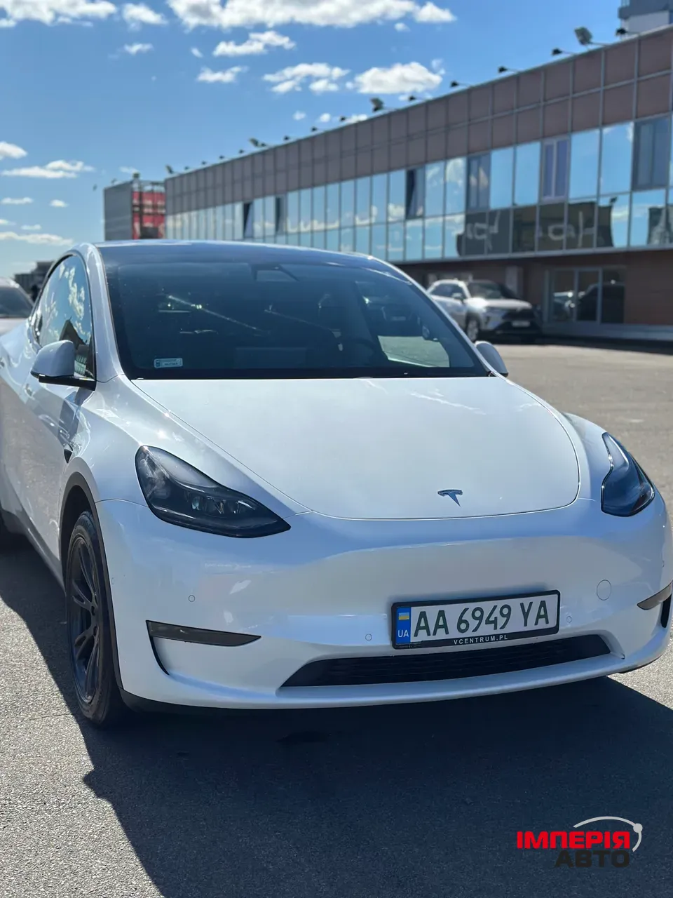 Tesla Model Y - фото 1