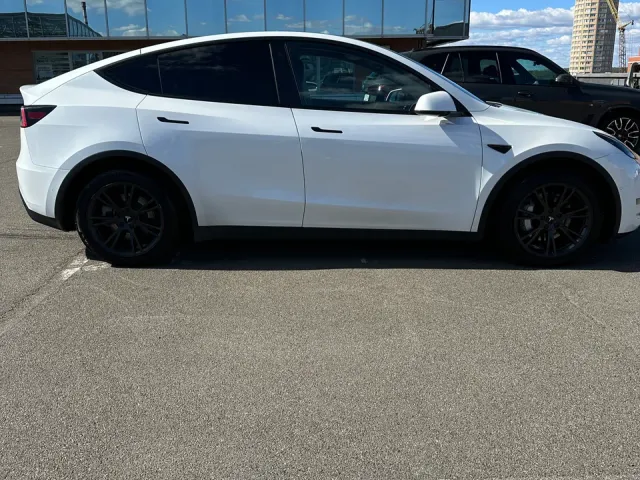 Tesla Model Y - фото 3