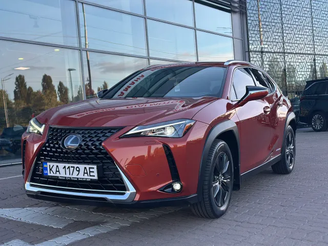 Lexus UX - фото 1