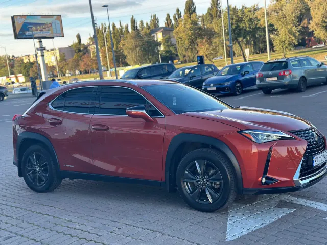 Lexus UX - фото 4