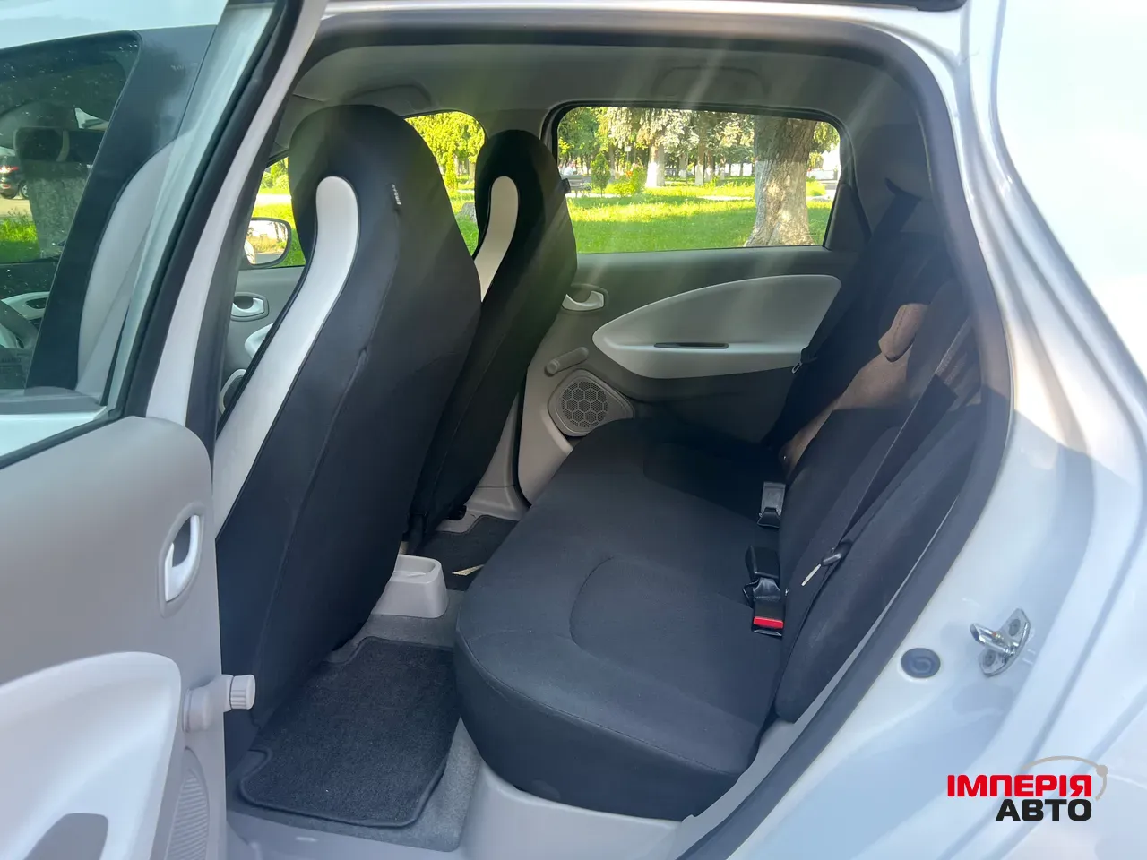 Renault ZOE - фото 16