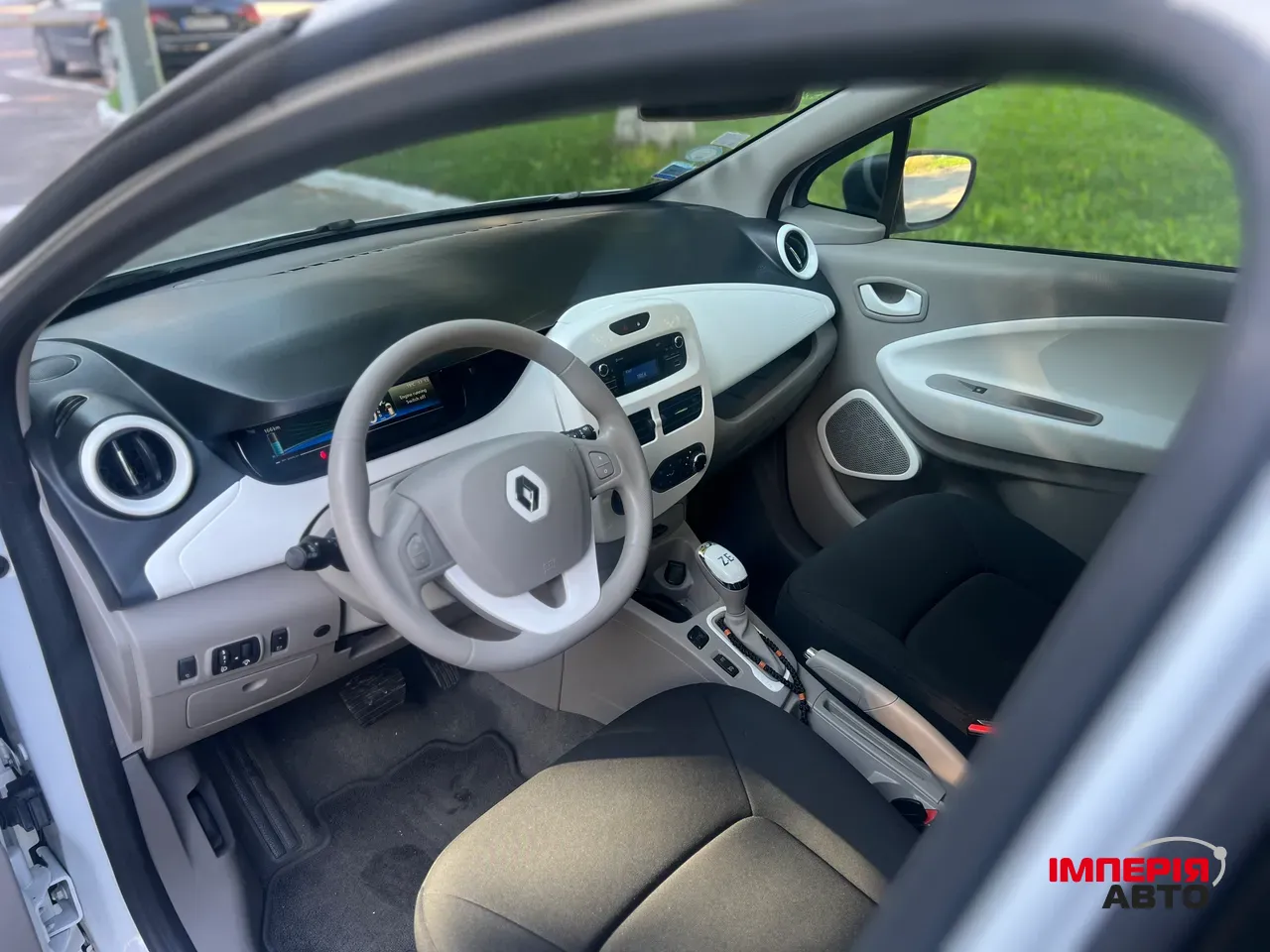 Renault ZOE - фото 17