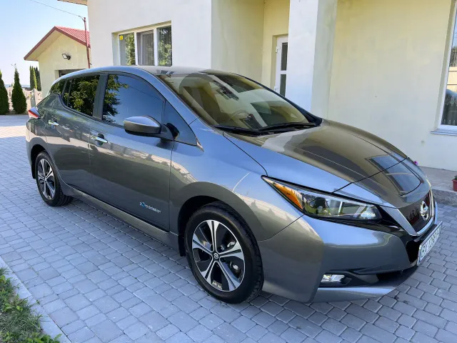 Nissan Leaf - фото 5