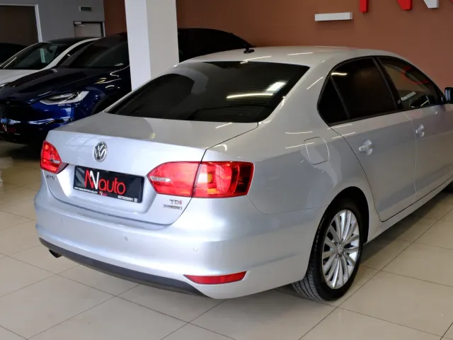 Volkswagen Jetta - фото 5