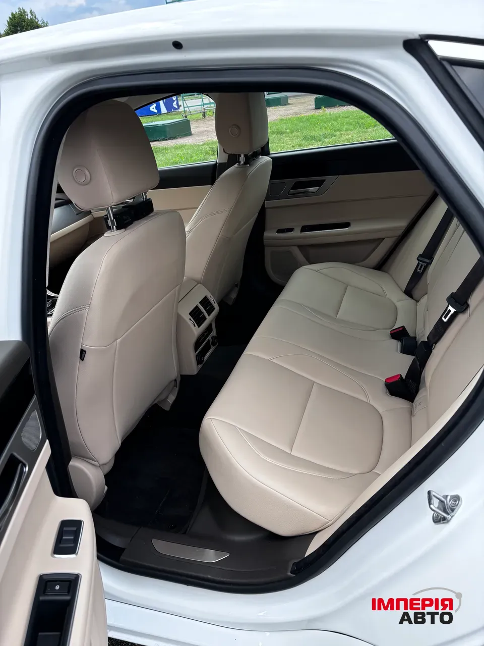 Jaguar XF - фото 4