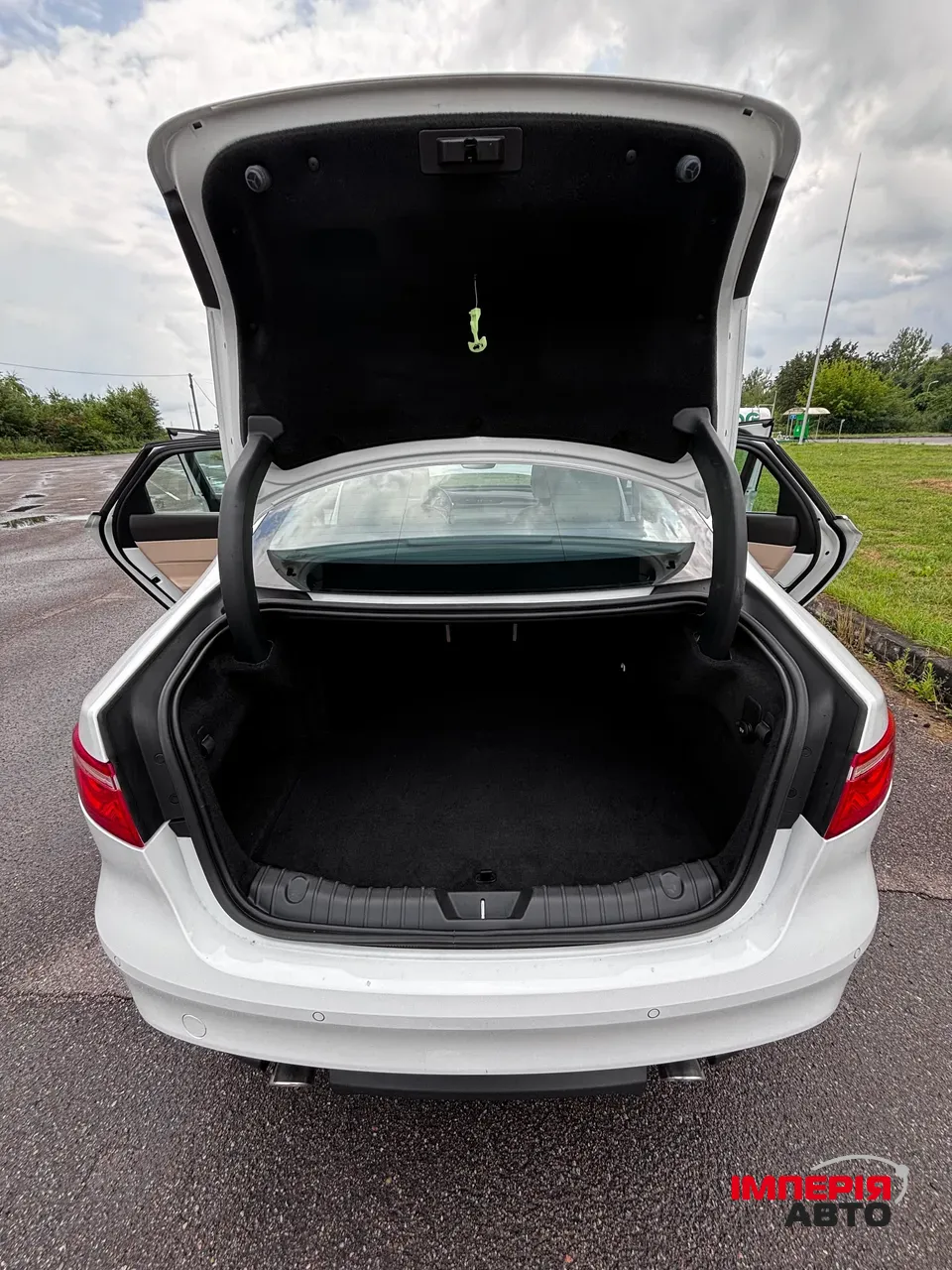 Jaguar XF - фото 7