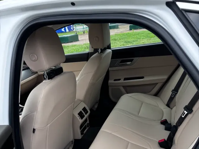 Jaguar XF - фото 4