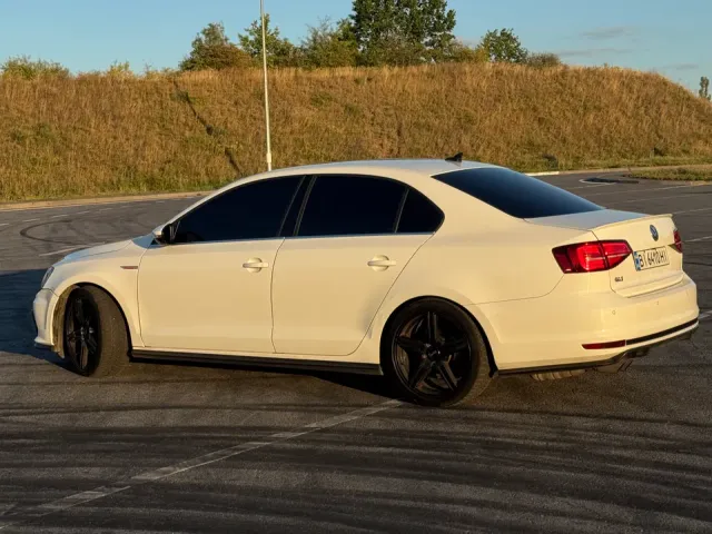 Volkswagen Jetta - фото 5