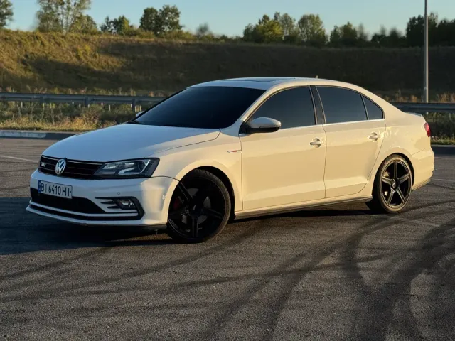 Volkswagen Jetta - фото 2