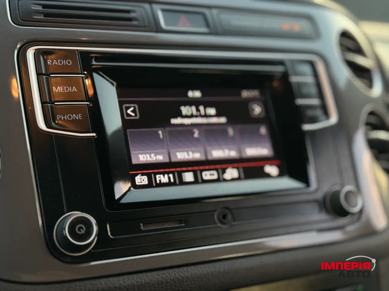 Volkswagen Tiguan - фото 14