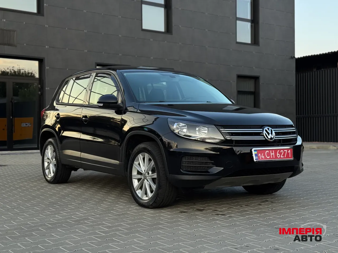Volkswagen Tiguan - фото 1