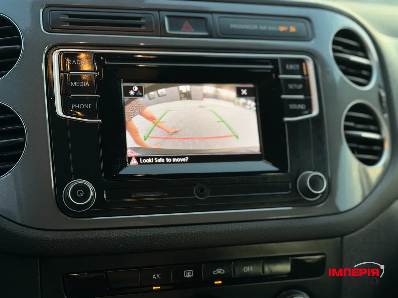 Volkswagen Tiguan - фото 12