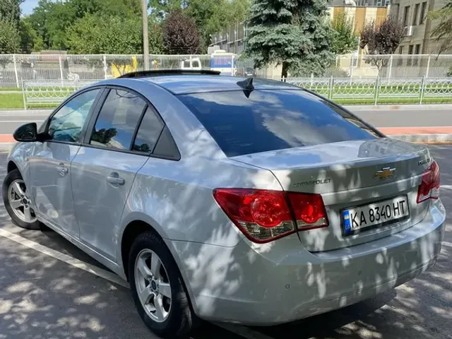 Chevrolet Cruze - фото 1