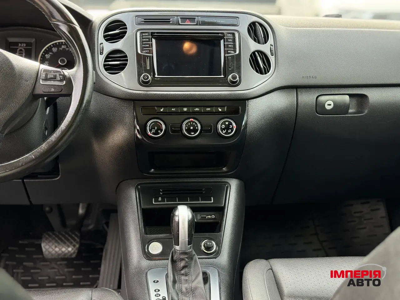 Volkswagen Tiguan - фото 11