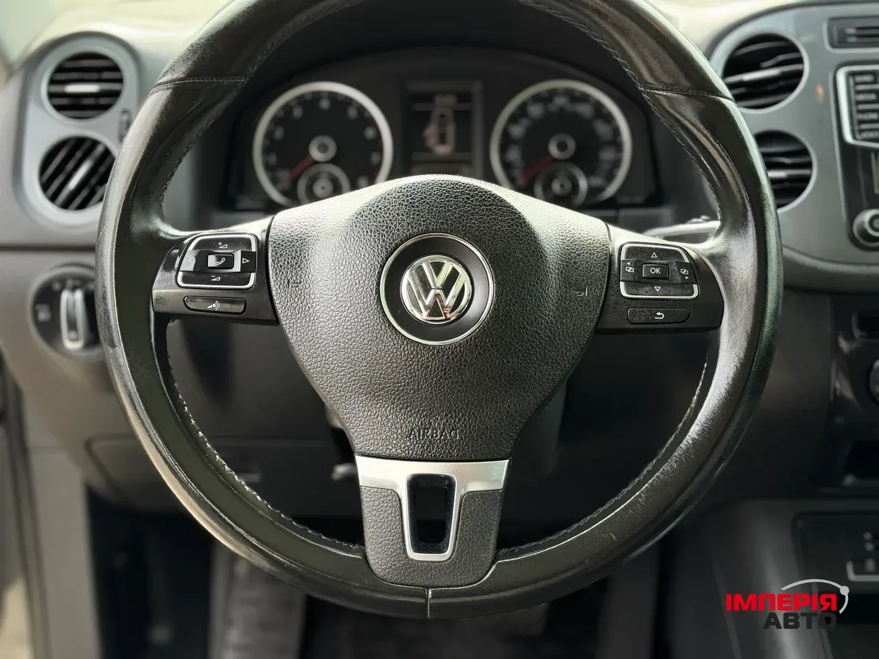 Volkswagen Tiguan - фото 12