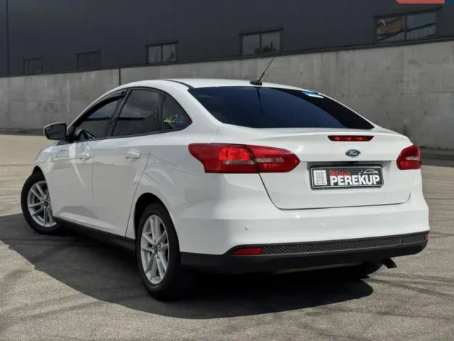 Ford Focus - фото 4