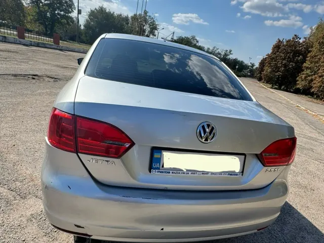 Volkswagen Jetta - фото 2