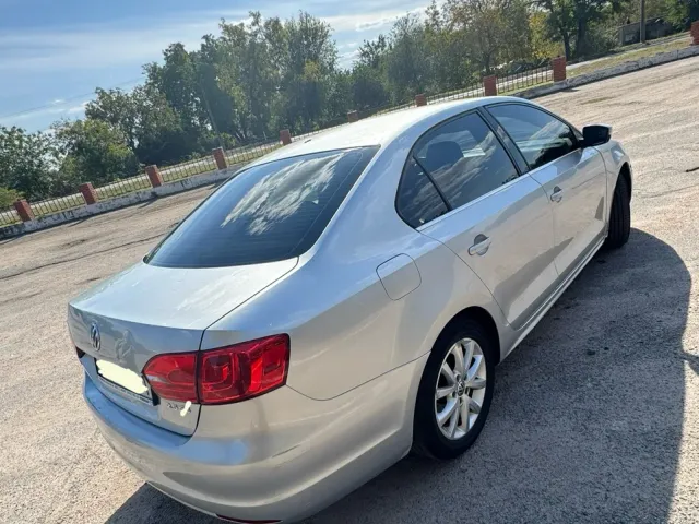 Volkswagen Jetta - фото 3