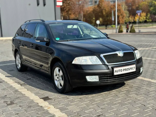 Skoda Octavia - фото 1