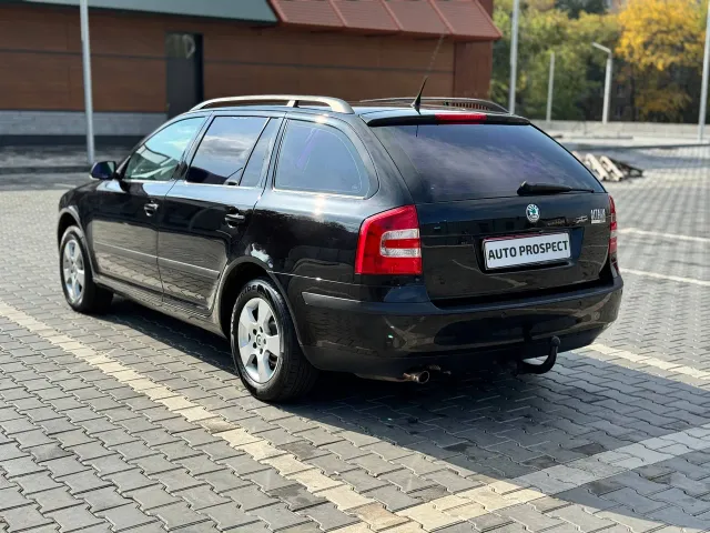 Skoda Octavia - фото 4