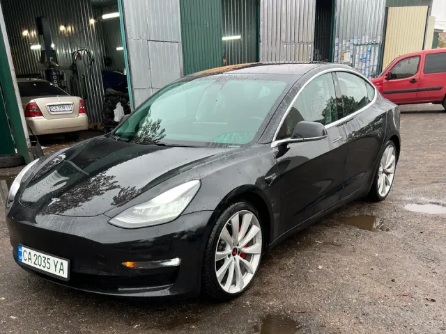 Tesla Model 3 - фото 3