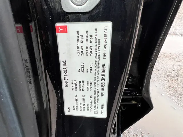 Tesla Model 3 - фото 5