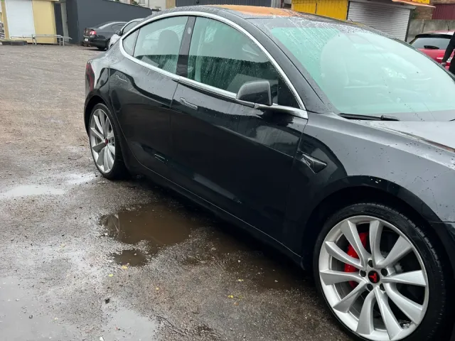 Tesla Model 3 - фото 4
