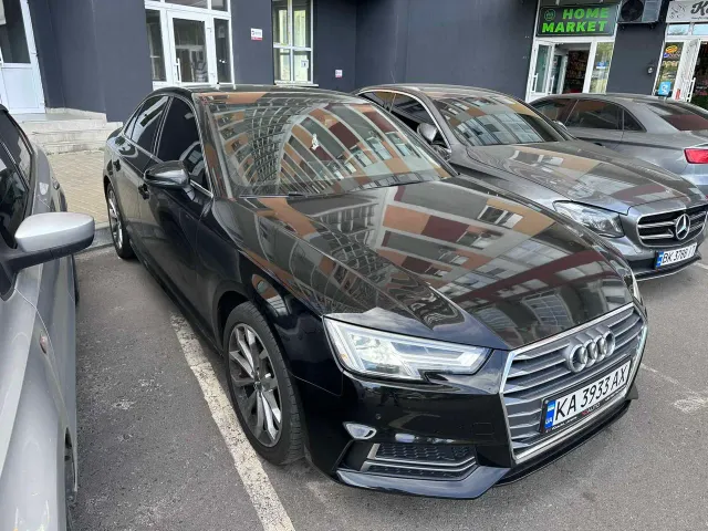 Audi A4 - фото 1