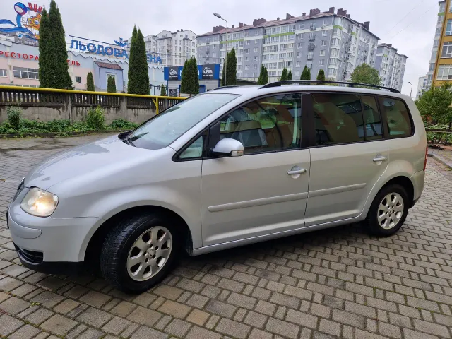 Volkswagen Touran - фото 4