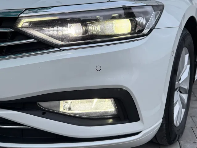 Volkswagen Passat - фото 2