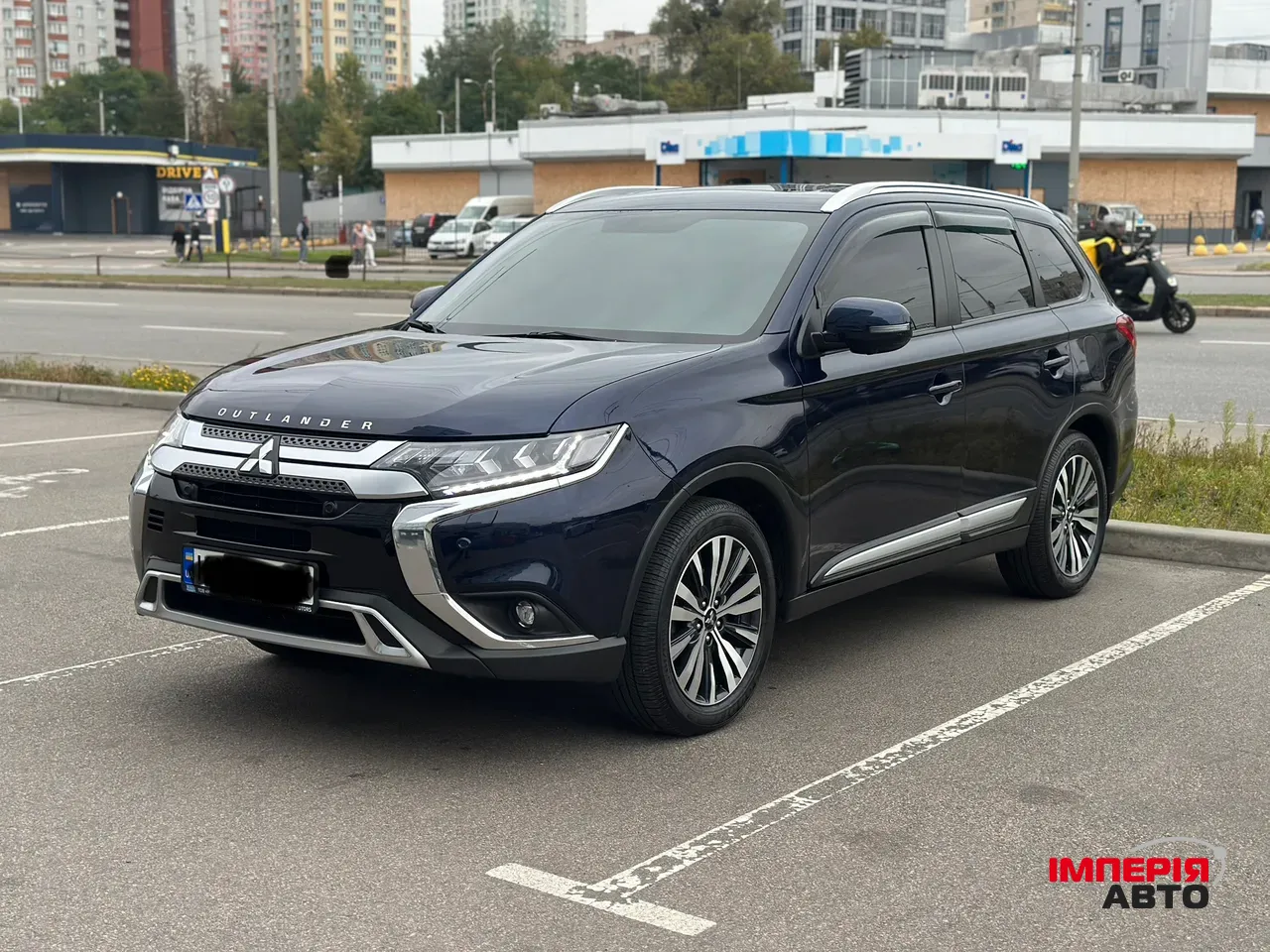 Mitsubishi Outlander - фото 1