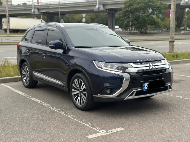 Mitsubishi Outlander - фото 1