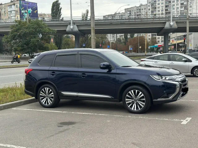 Mitsubishi Outlander - фото 3