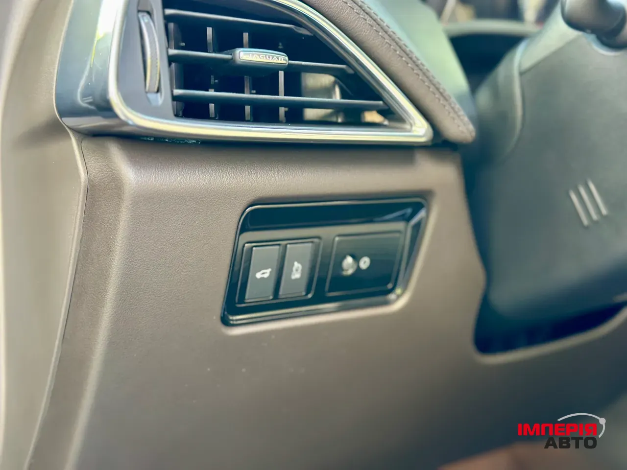 Jaguar F-Pace - фото 16