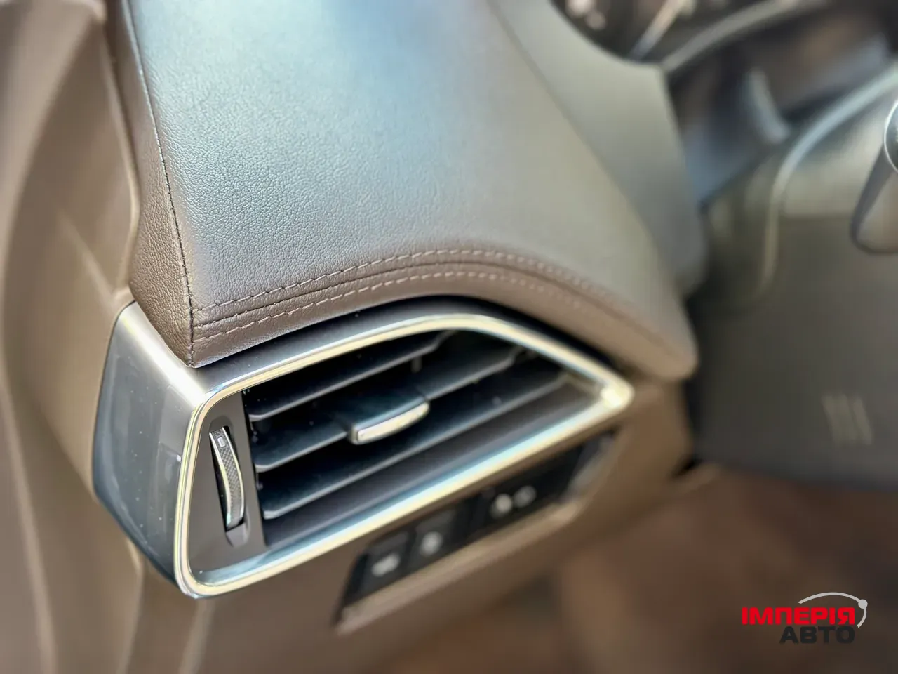 Jaguar F-Pace - фото 17