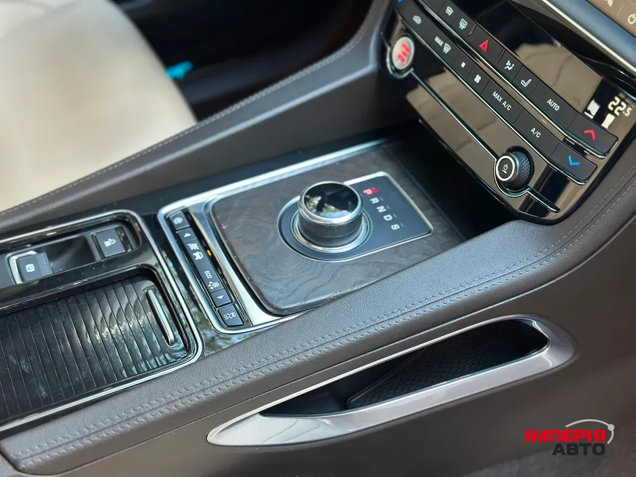 Jaguar F-Pace - фото 30