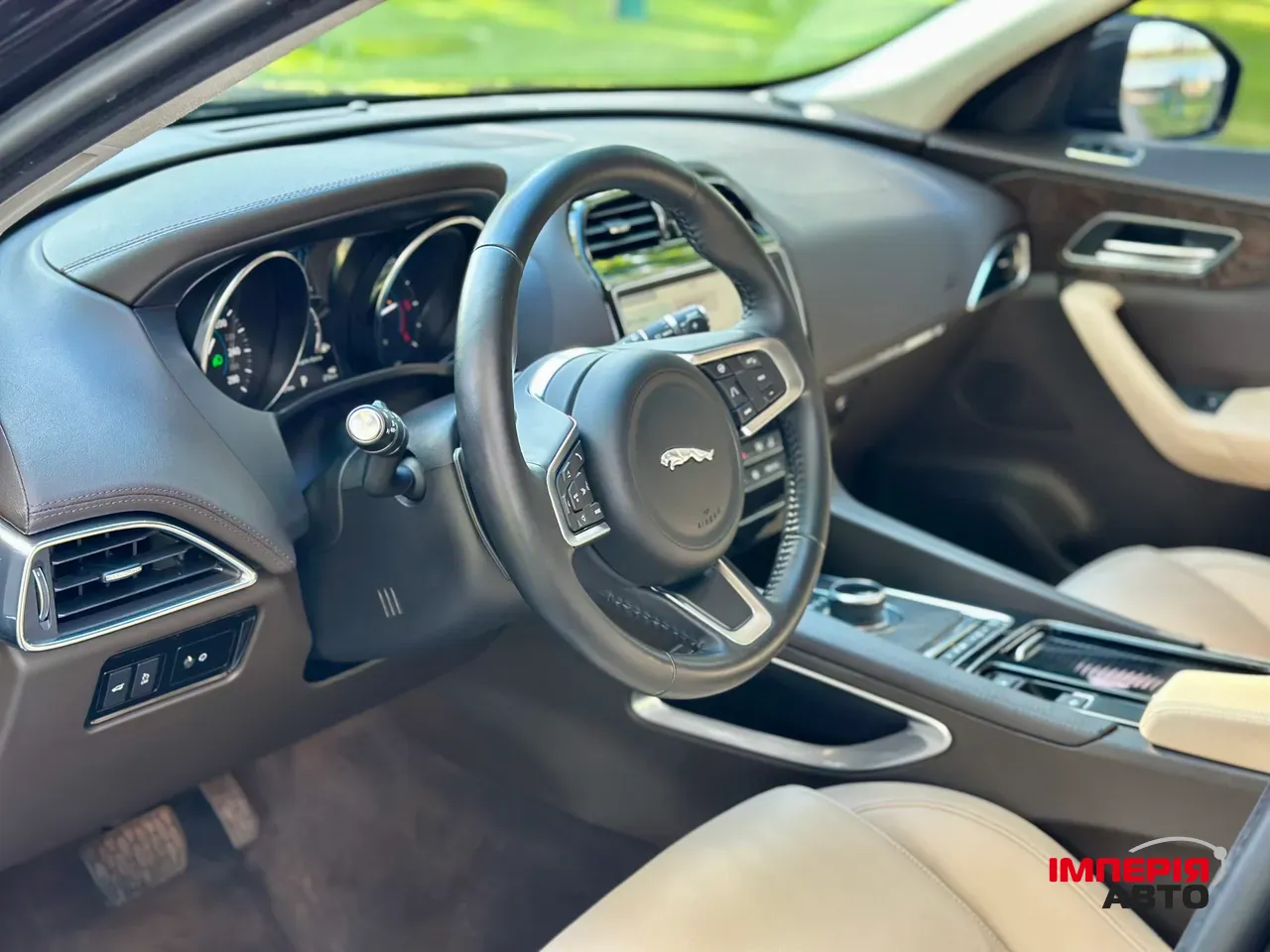 Jaguar F-Pace - фото 12