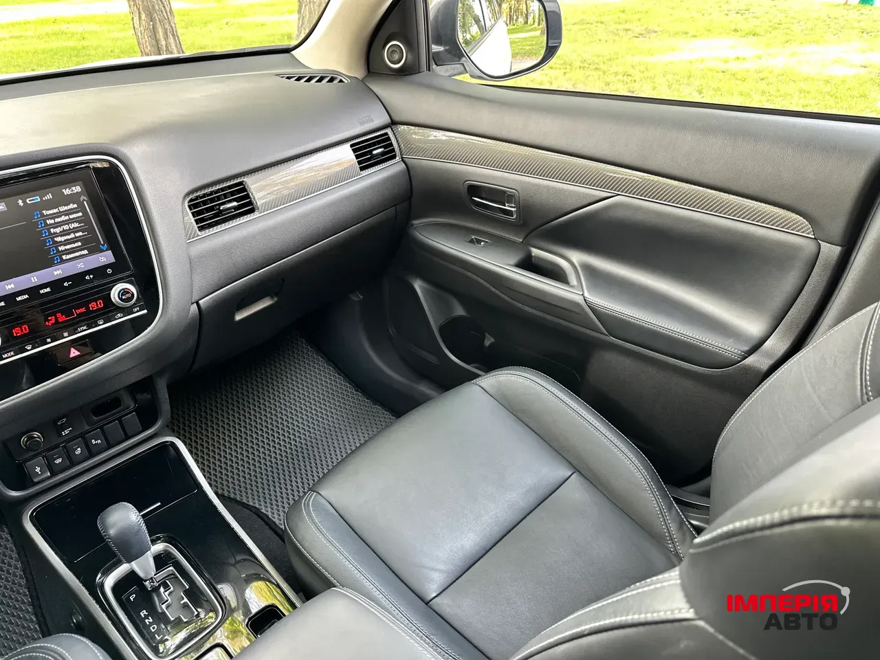 Mitsubishi Outlander - фото 35